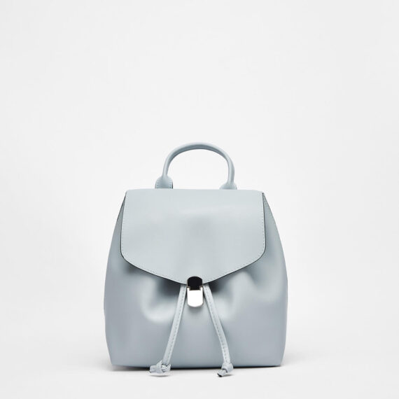 Backpack with metal fastener